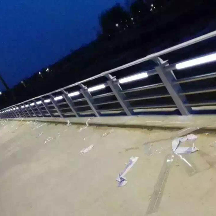 燈光護欄