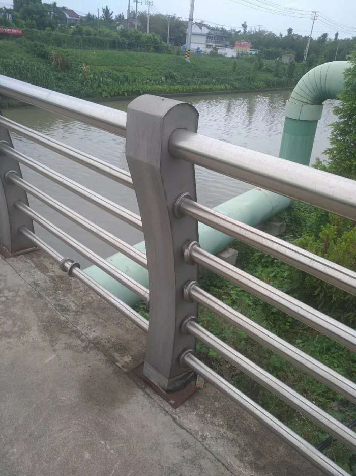 橋梁護欄