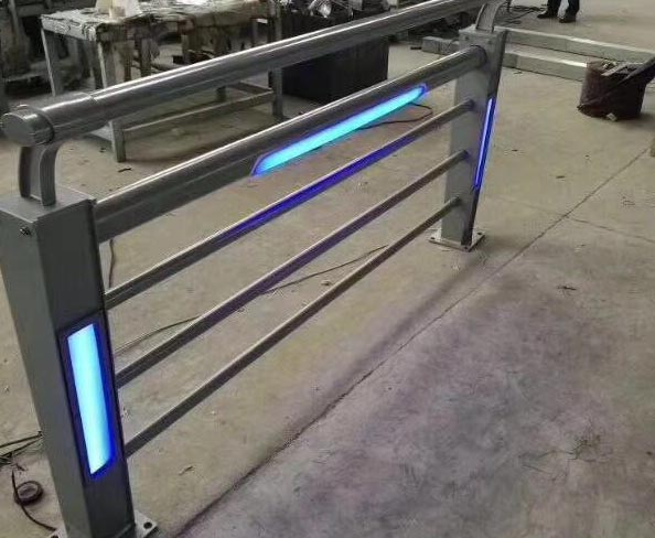 燈光護欄