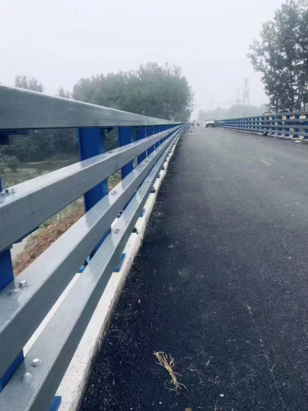 防撞護欄